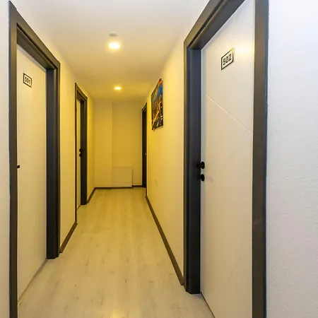 מלון Gloria Airport 3*