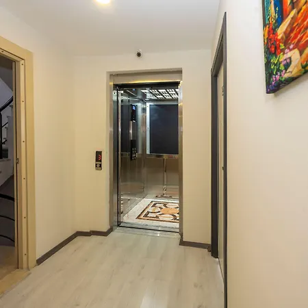 Gloria Airport מלון