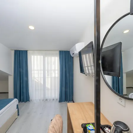 Gloria Airport מלון 3*