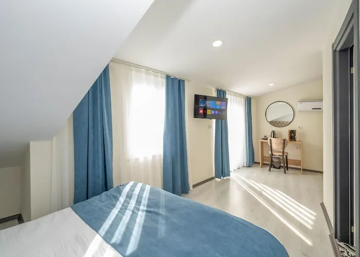 מלון Gloria Airport 3*