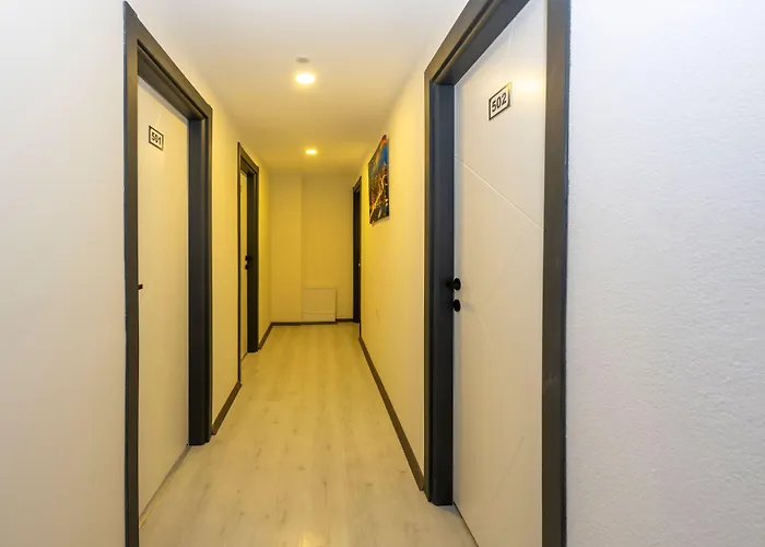 מלון Gloria Airport 3*