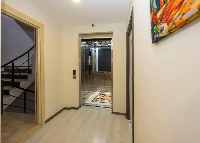 Gloria Airport מלון