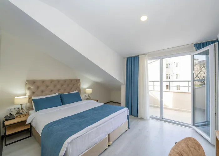 Gloria Airport מלון