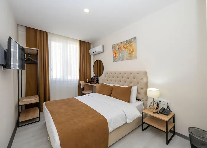 Gloria Airport מלון 3*