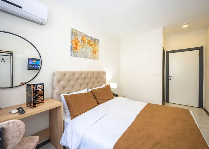 Gloria Airport מלון 3*