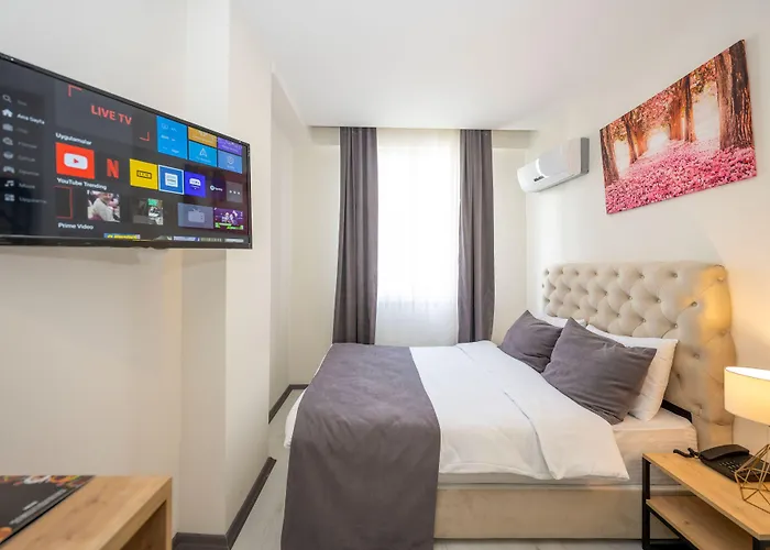 מלון Gloria Airport 3*