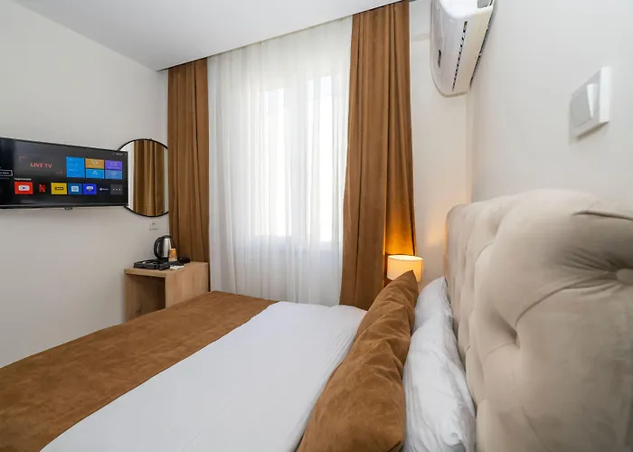 Gloria Airport מלון 3*