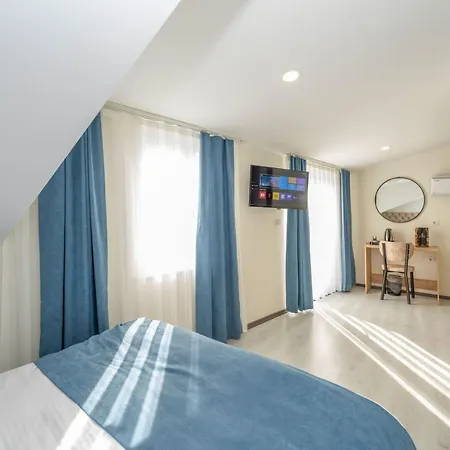 Hotel Gloria Airport 3*